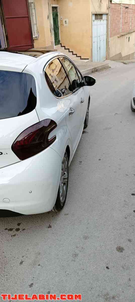 208 Hdi allure 2013 machi 270 alf - Souk Ahras, Souk Ahras - Tijelabin