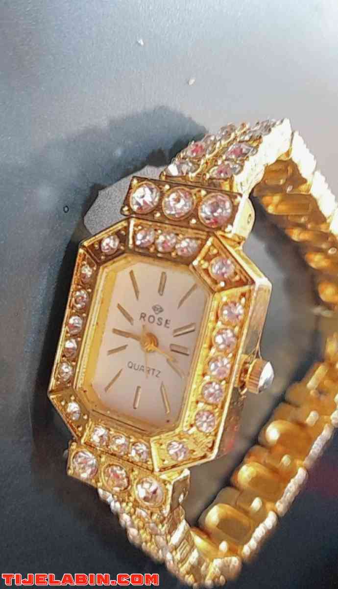 une nouvelle montre en acier inoxydable doré - Oran, Oran