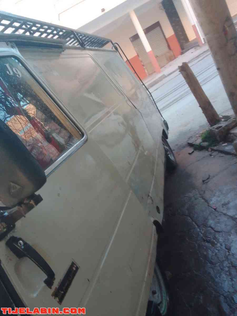 J9 رونوا لاني 1980