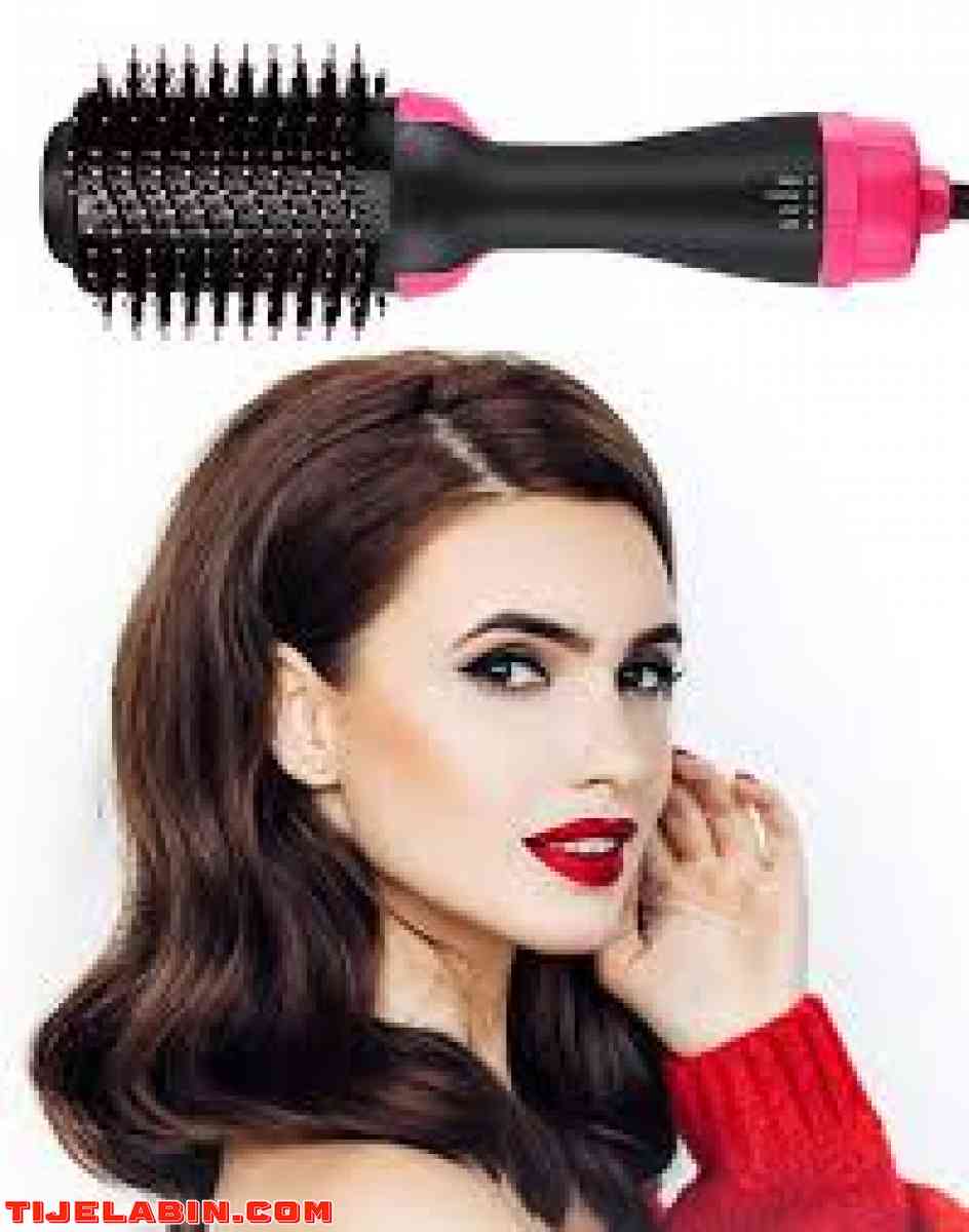 Brosse à air chaudUn bigoudi - Bab Azzouar, Alger - Tijelabin