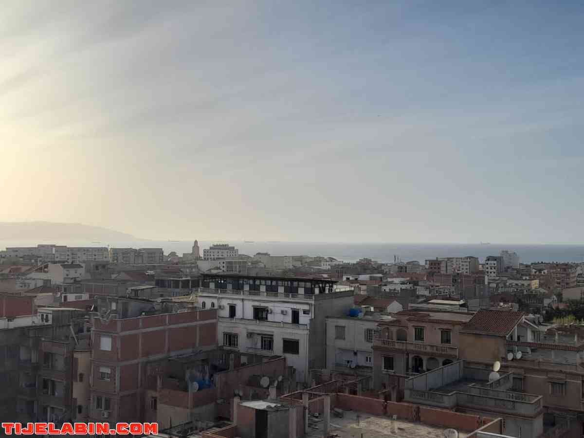 f3 avec terasse  au dernier étage à Bab  Ezzoure  résidence - Bab Azzouar, Alger - Tijelabin