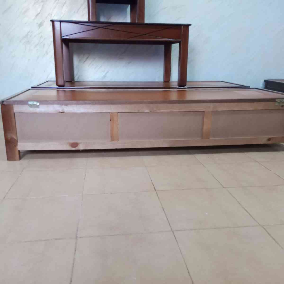 صالون 3 كنبليات و طابلة كبيرة و زوج صغار - Cheraga, Alger - Tijelabin