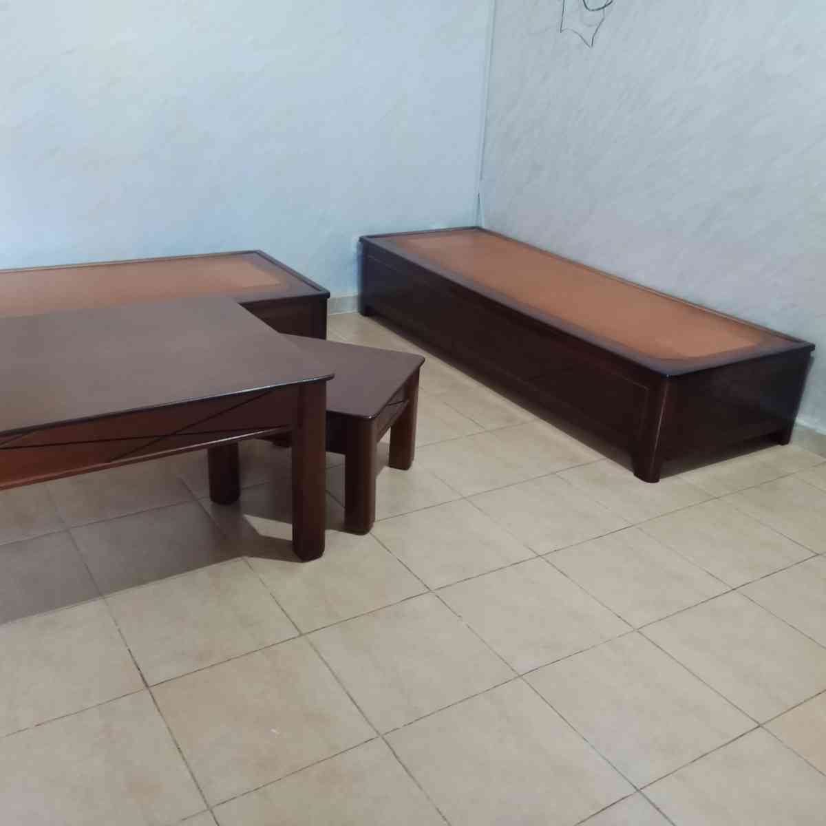 صالون 3 كنبليات و طابلة كبيرة و زوج صغار - Cheraga, Alger - Tijelabin