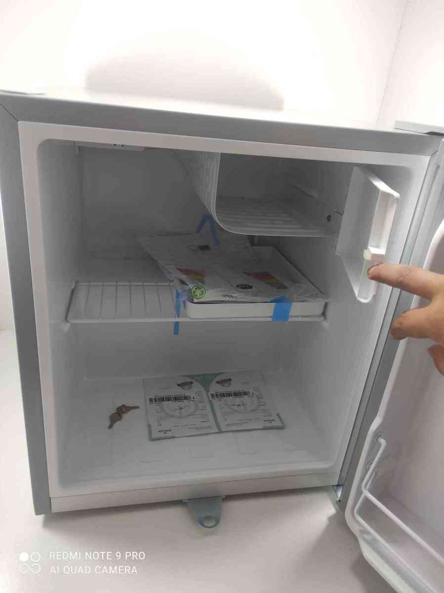 ثلاجة صغيرة للمكتب او للغرفةRAYLEN - Ain Turk, Oran - Tijelabin