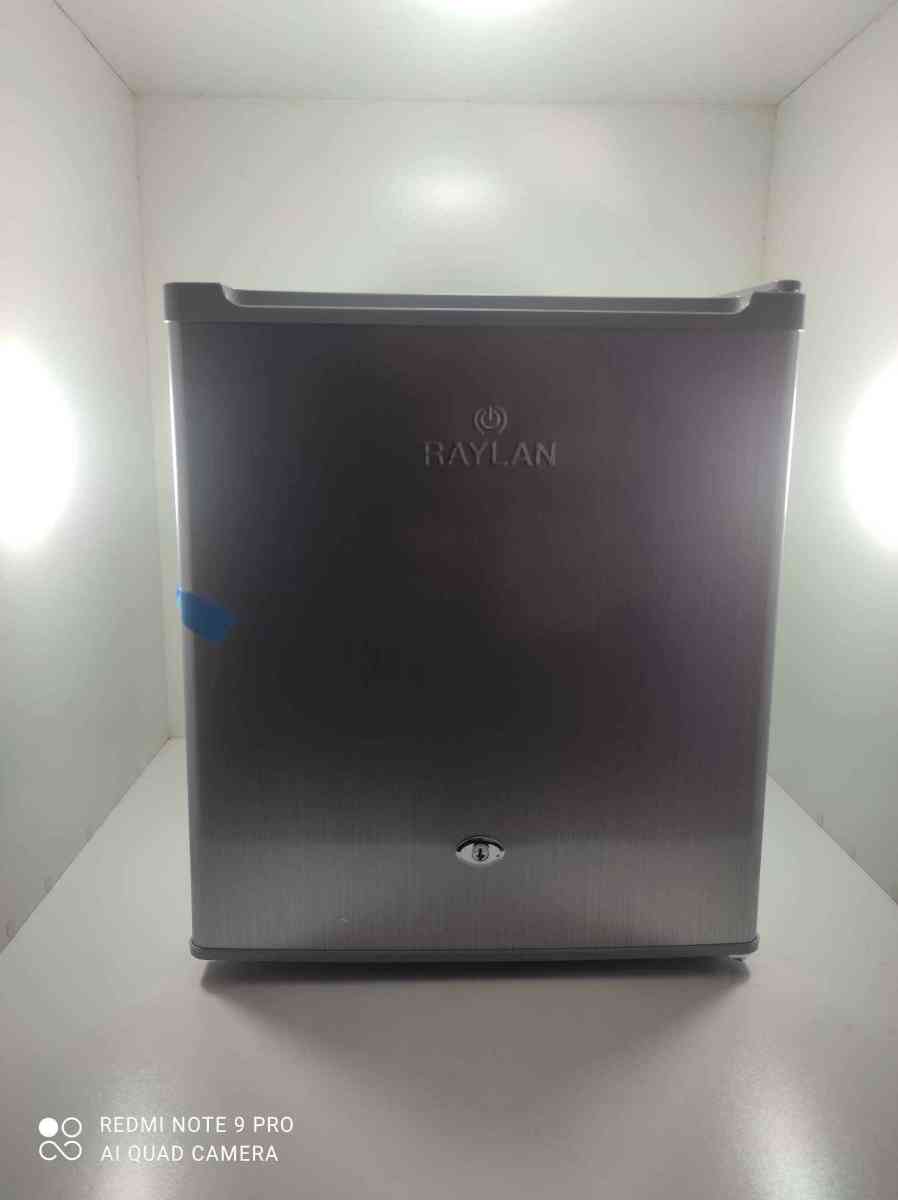 ثلاجة صغيرة للمكتب او للغرفةRAYLEN