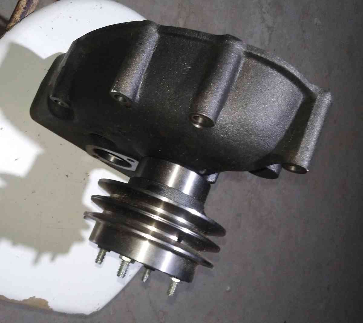 POMPE A  EAU POUR VOLVO F10 - Ksar El Boukhari, Medea - Tijelabin