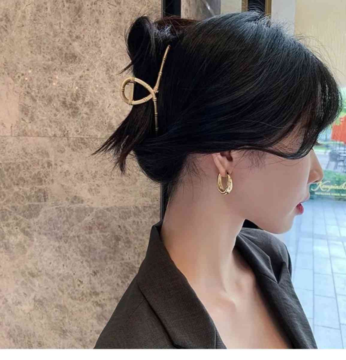 أقراط ذهبية شكل لؤلؤة