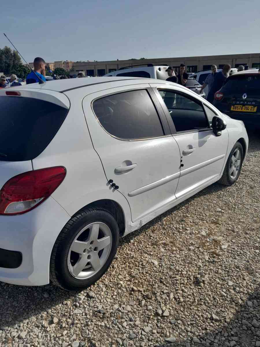 Peugeot 207 - Ben Mhidi, El Tarf - Tijelabin