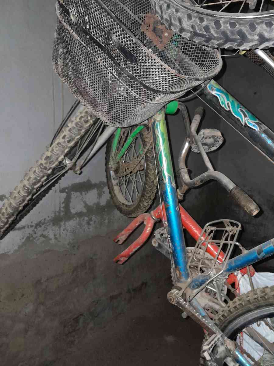 عندي  2 بيسيكلات  للبيع شويا خسهم خدمة خفيفة - Ain Benian, Ain Defla - Tijelabin