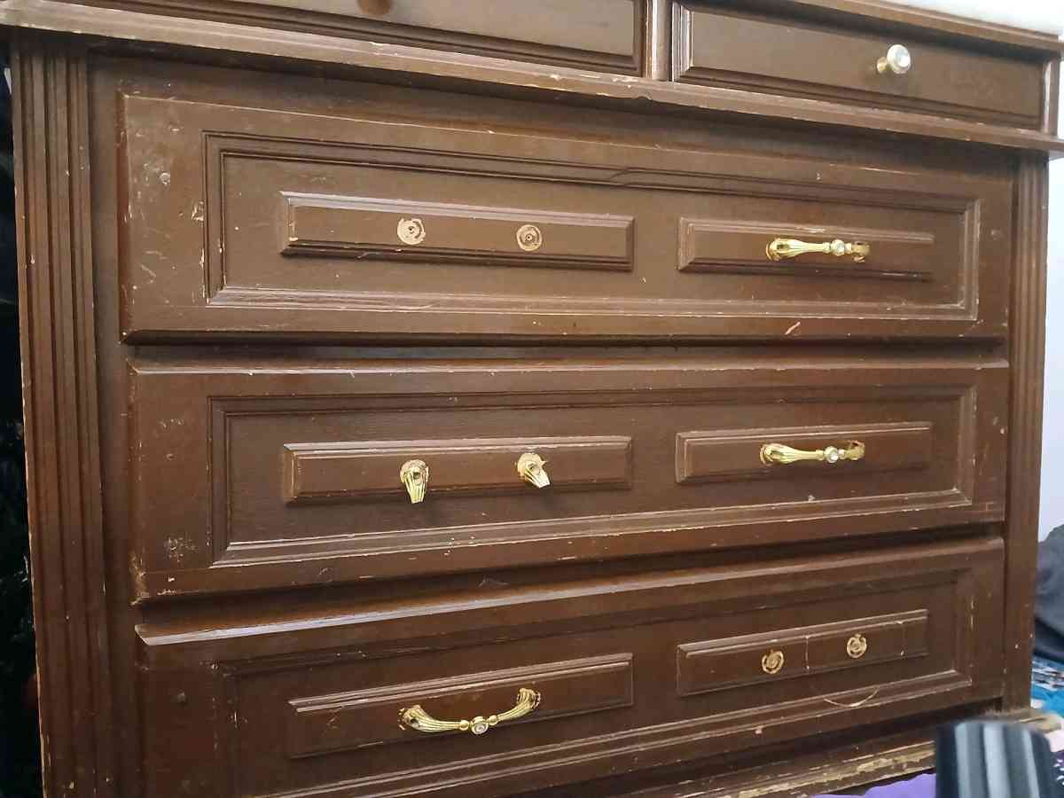 اثاث منزلي مستعمل معروض للبيع ارجو اعطائي سعر مناسب له - El Hamdania, Medea - Tijelabin