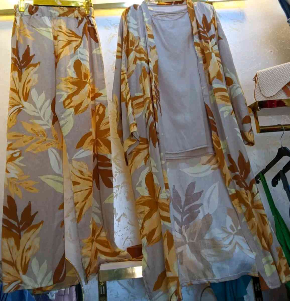 ensemble Neuf taille standard Prix 1800 Da pantalon et kimon - Oran, Oran