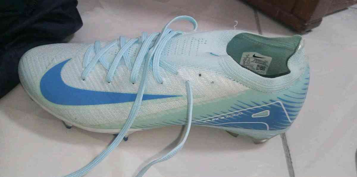 حذاء كرة قدم - Bab Azzouar, Alger - Tijelabin