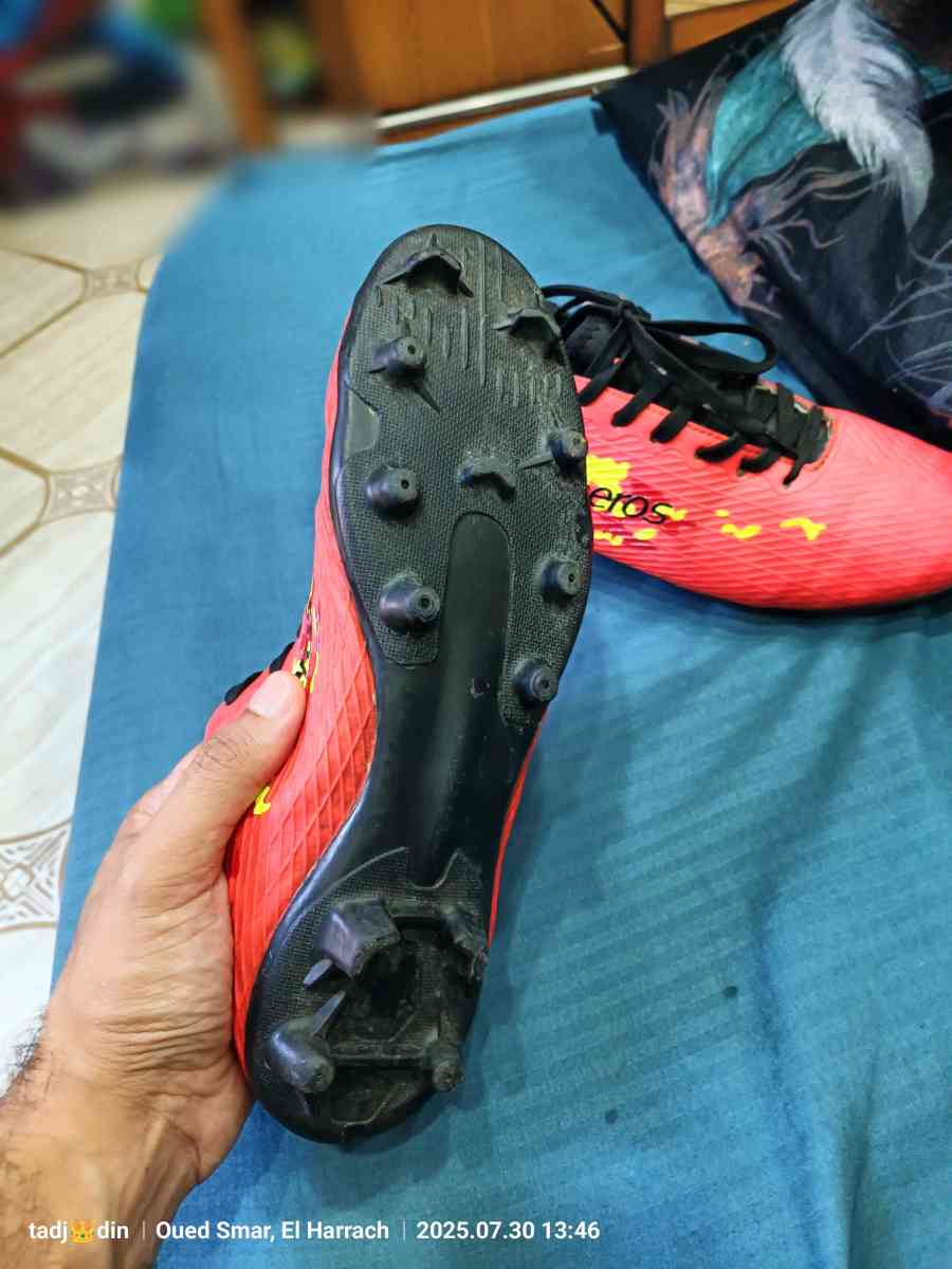 Chaussures de football - Bab Azzouar, Alger - Tijelabin