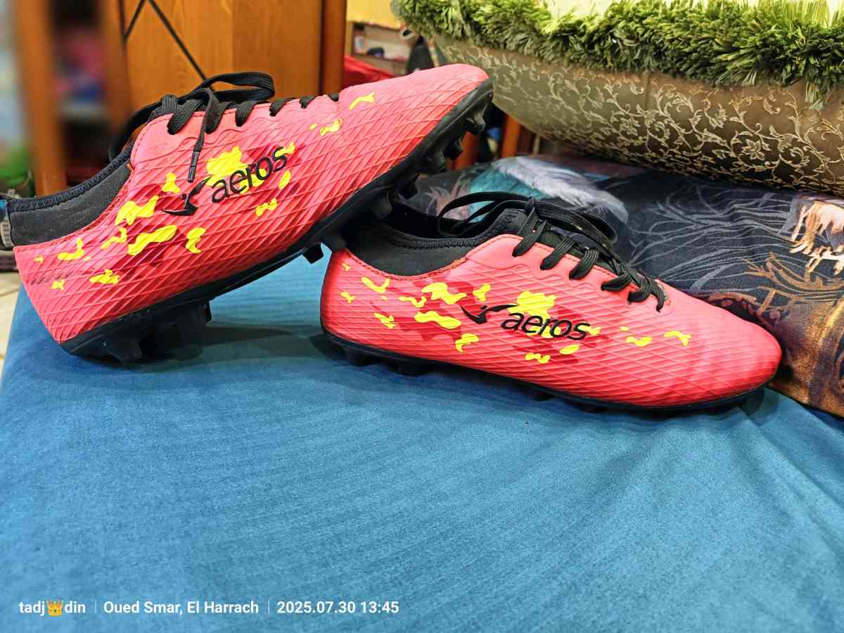 Chaussures de football - Bab Azzouar, Alger - Tijelabin