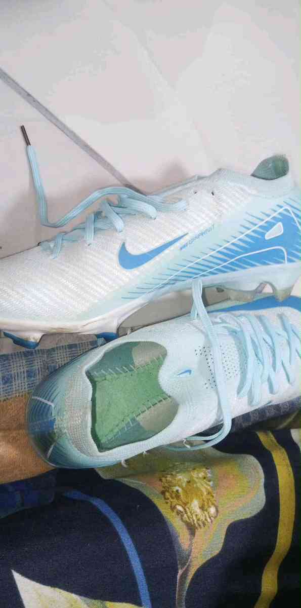 حذاء كرة قدم - Bab Azzouar, Alger - Tijelabin