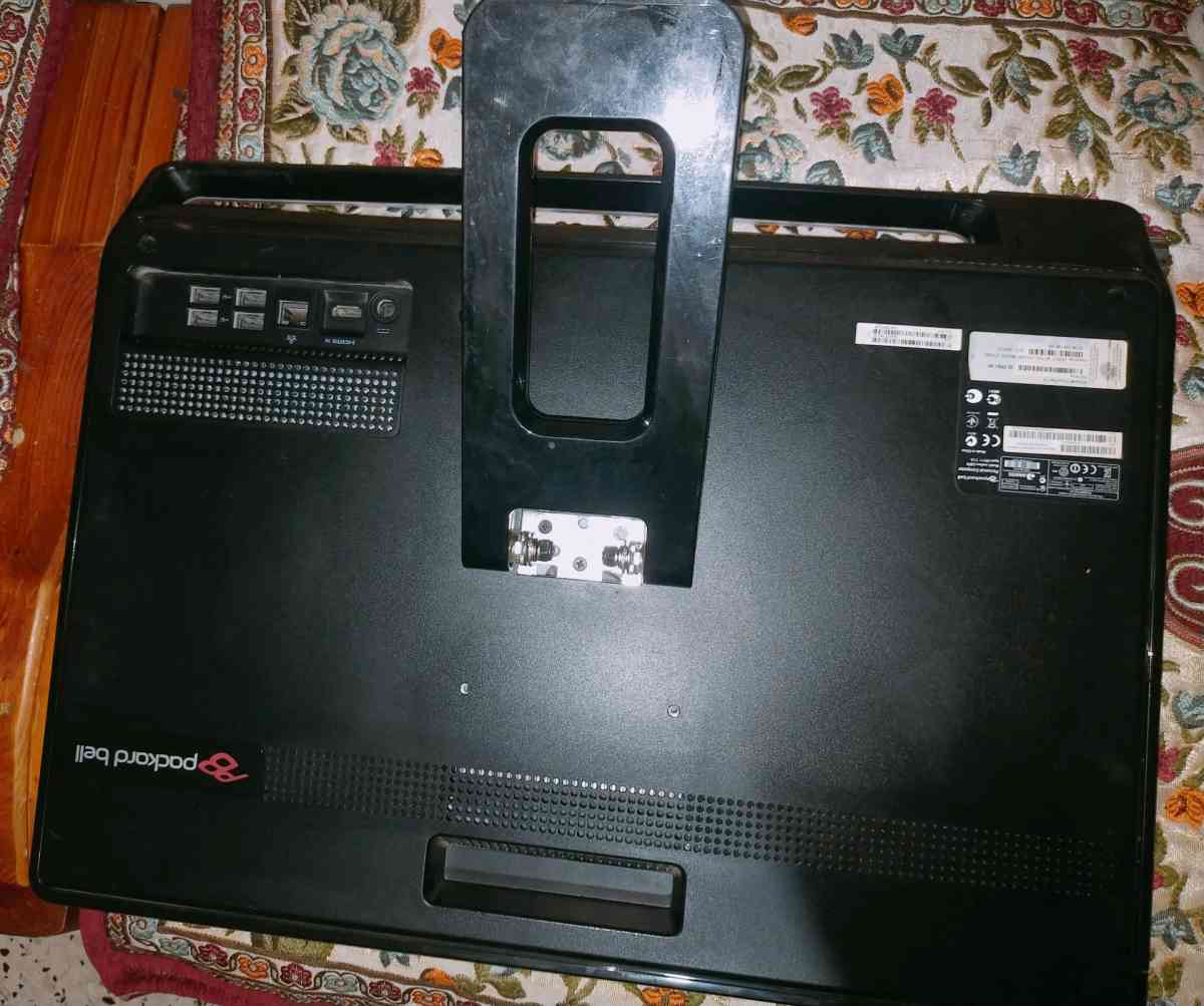 حاسوب مكتبي شاشة متصلة بلحاسوب packard bell - Ain M'lila, Oum El Bouaghi - Tijelabin