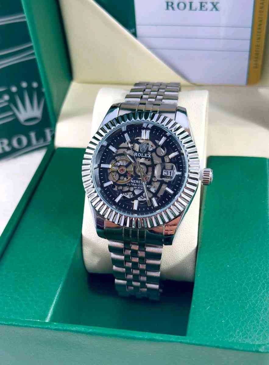 ساعات رجالية مختلفة للبيع