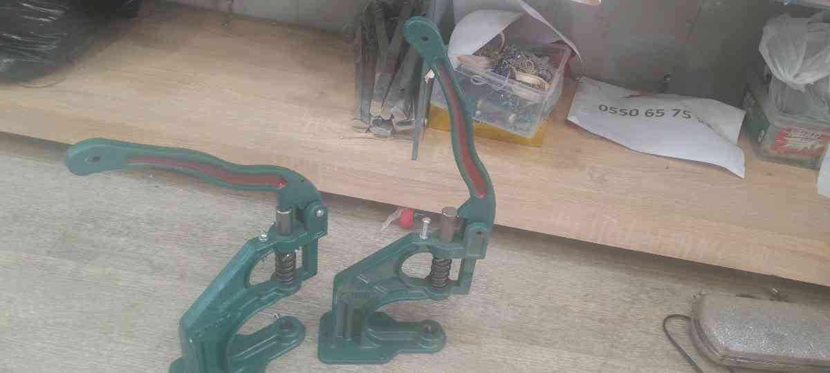 آلة ضغط الأزرار