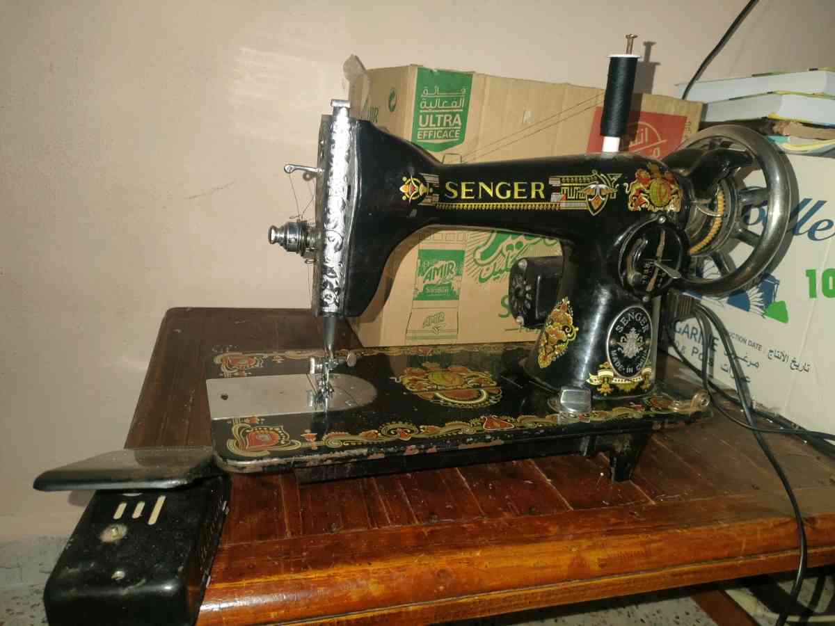ماكينة خياطة