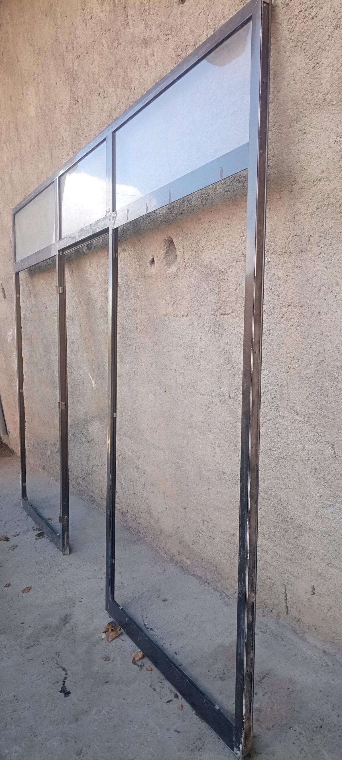 فيترين المنيوم بنية اللون - Ain El Assel, El Tarf - Tijelabin