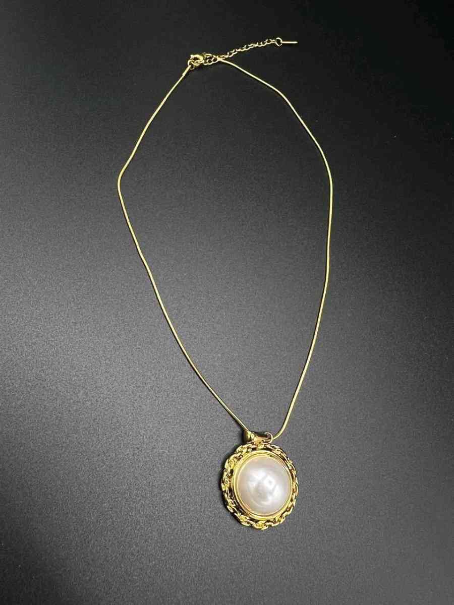 طقم أنيق ساعة نسائية  إكسسوارات راقية الطقم هذا يعطيك لمسة - Alger Centre, Alger - Tijelabin