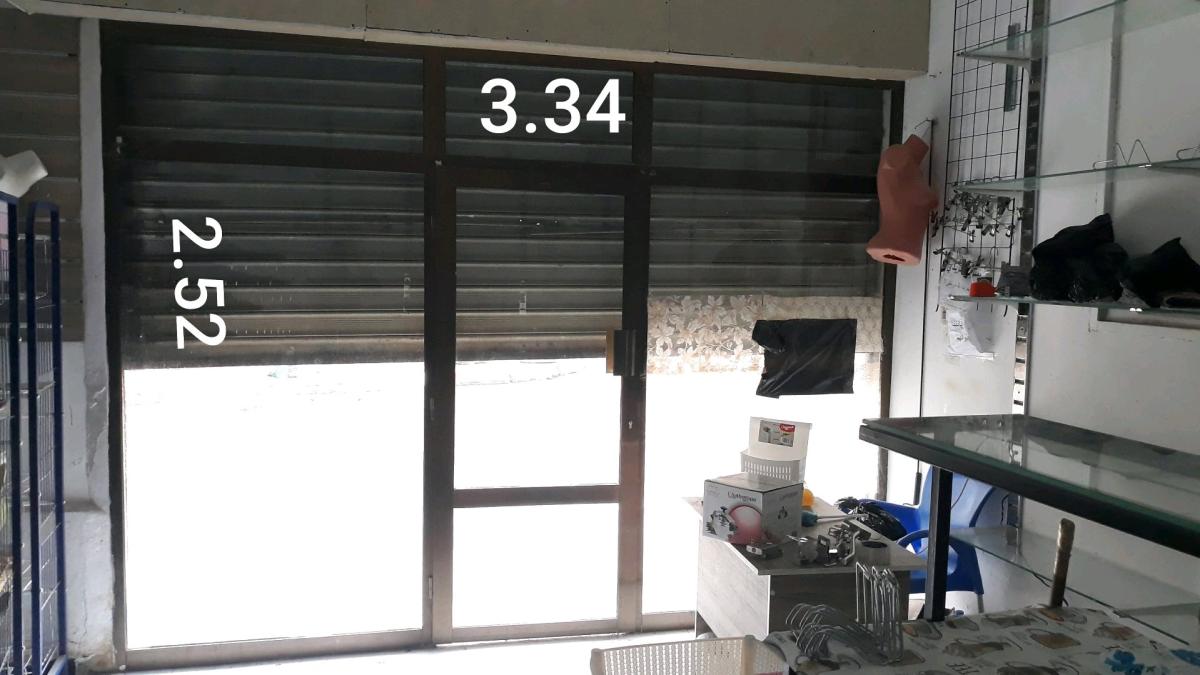 فيترين المنيوم بنية اللون - Ain El Assel, El Tarf - Tijelabin