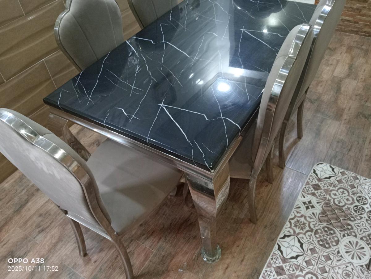 table  manger - Es Senia, Oran - Tijelabin