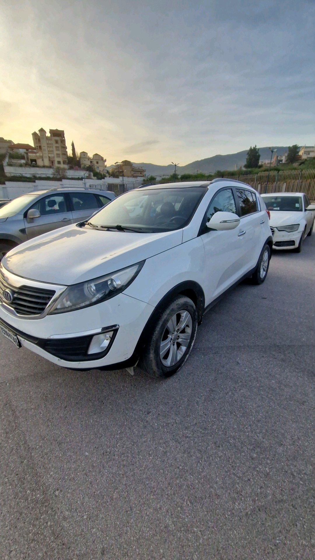 KIA SPORTAGE  CRDI  4 2 ANNE 2012 PREMIERE MAIN - Annaba, Annaba - Tijelabin