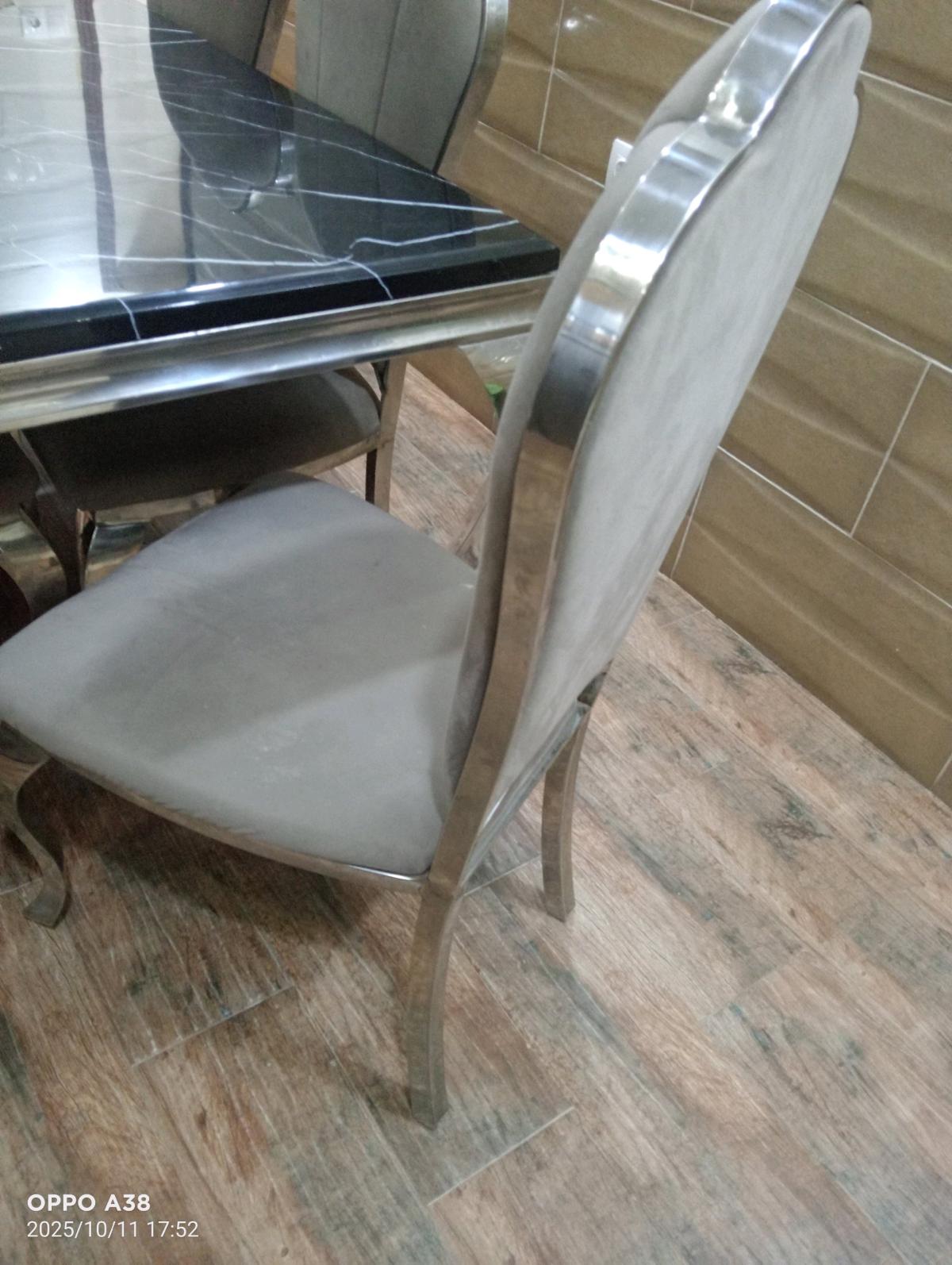 table  manger - Es Senia, Oran - Tijelabin