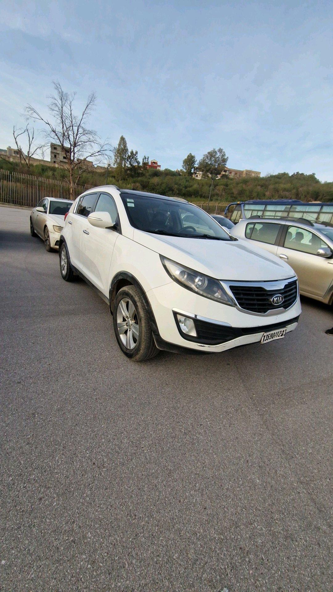 KIA SPORTAGE  CRDI  4 2 ANNE 2012 PREMIERE MAIN - Annaba, Annaba - Tijelabin