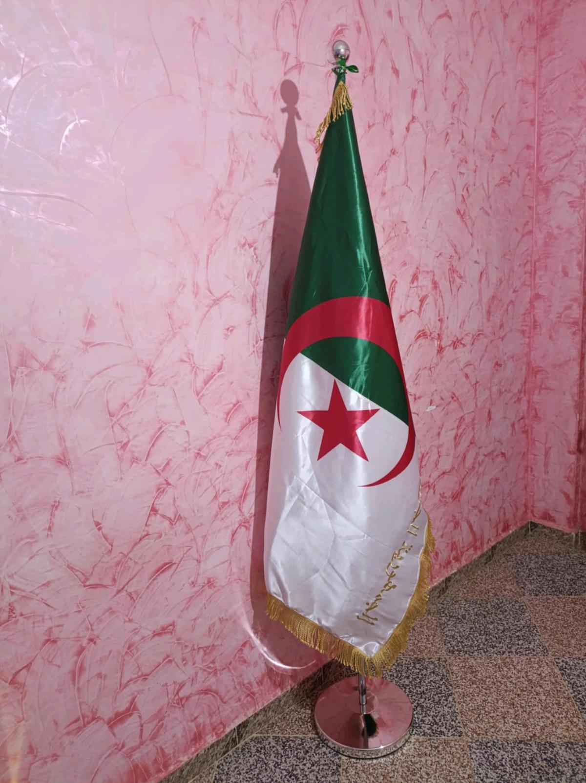 حامل العلم الوطني - Sidi Lakhdar, Ain Defla - Tijelabin