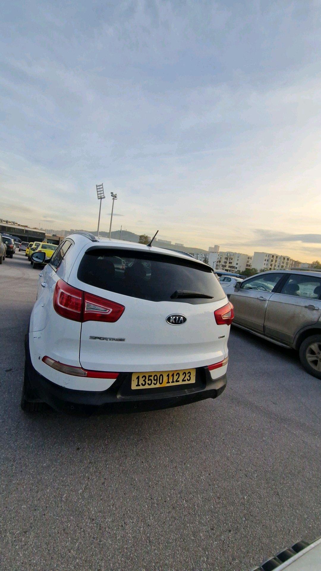 KIA SPORTAGE  CRDI  4 2 ANNE 2012 PREMIERE MAIN