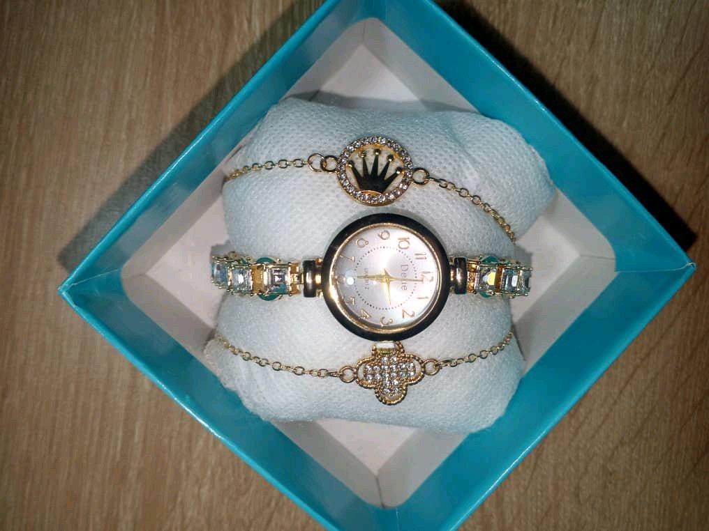 ساعات رجاليه ونسائية البيع بلجملة فقط - Alger Centre, Alger - Tijelabin