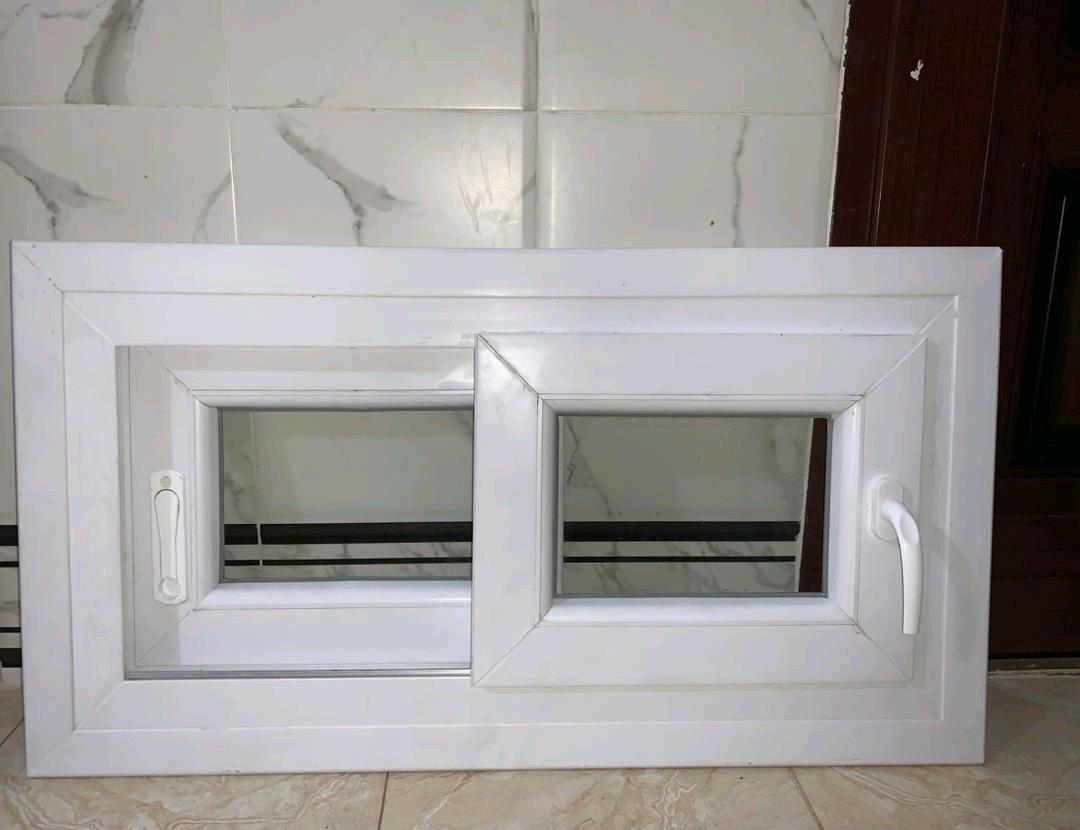 تاقة pvc 44cm l 88 cm - Les Eucalyptus, Alger - Tijelabin