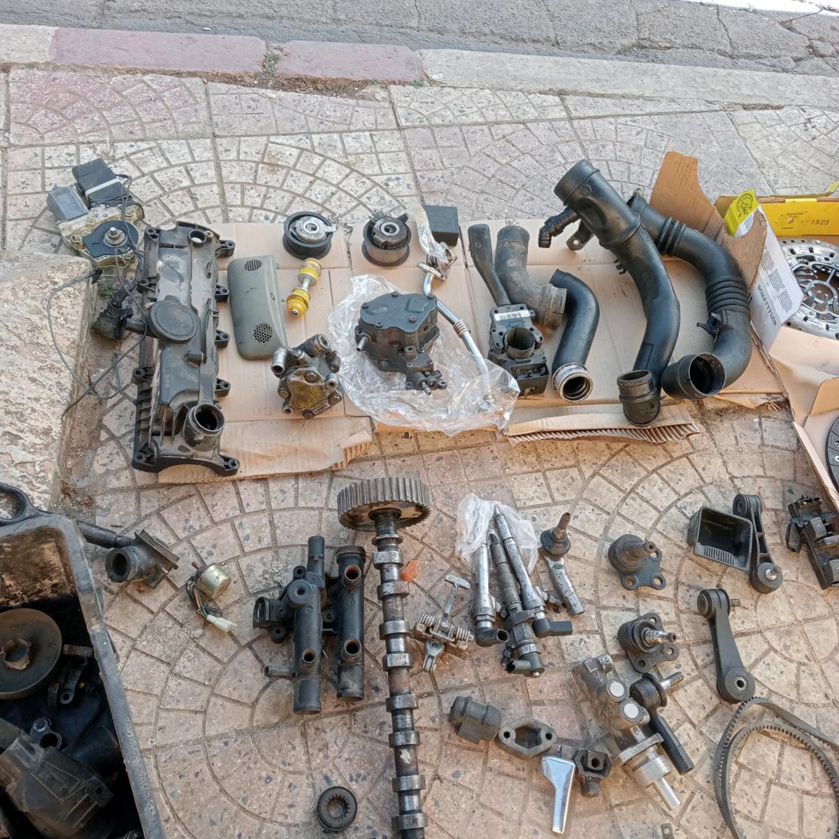 قطع غيار سيارة  قولف4 ورونو - Ain Fares, Mascara - Tijelabin