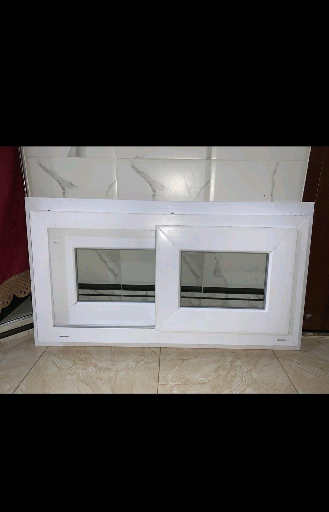 تاقة pvc 44cm l 88 cm - Les Eucalyptus, Alger - Tijelabin