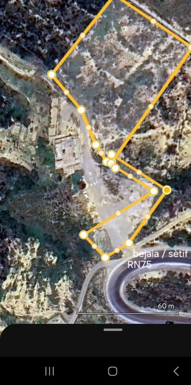 ait abbas ارض لي البيع في بلدية براباشة  ولاية بجاية