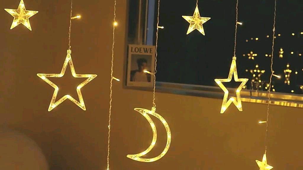 ستائر رمضانية مضيئة على شكل هلال