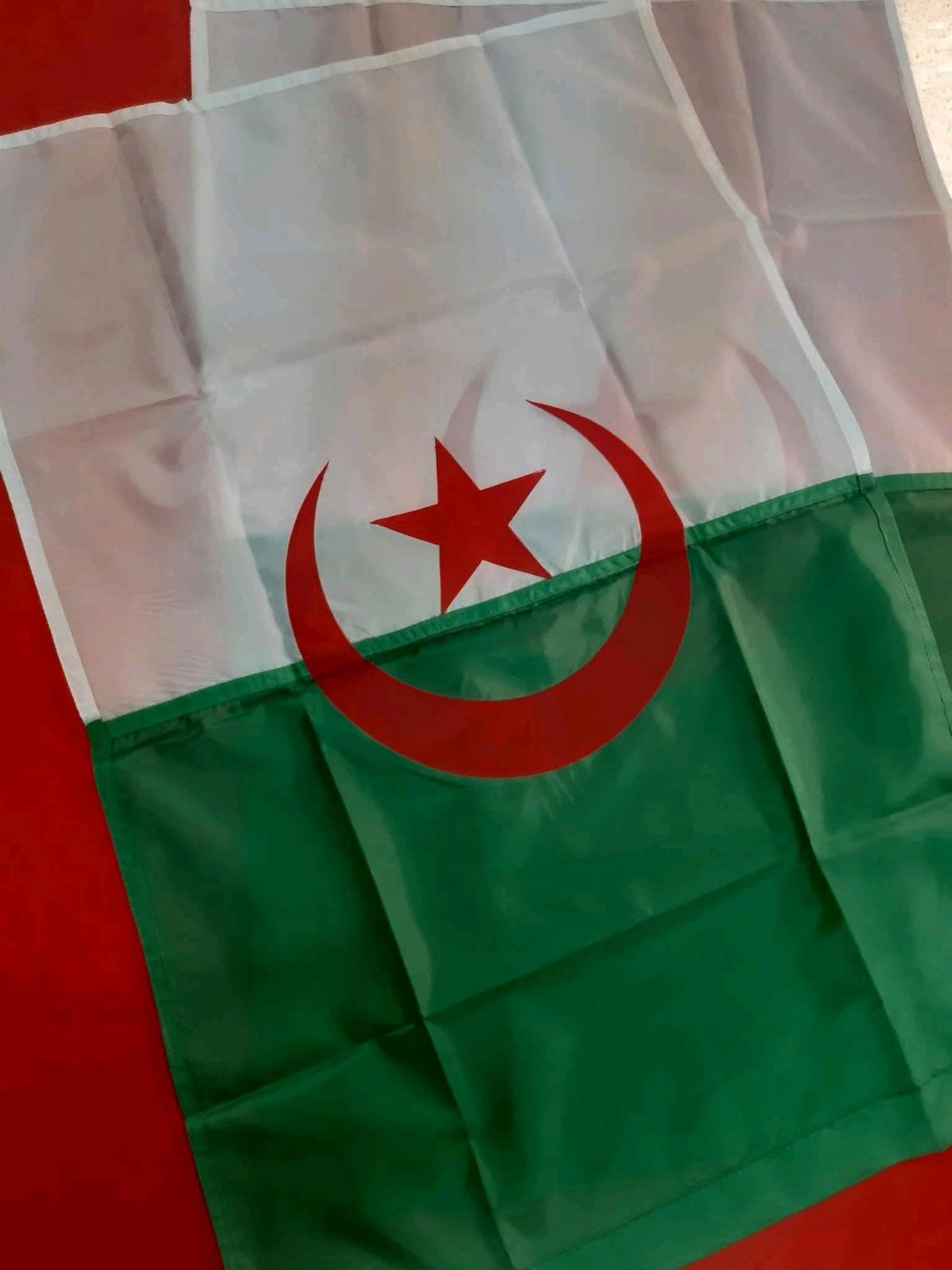 حامل العلم الوطني