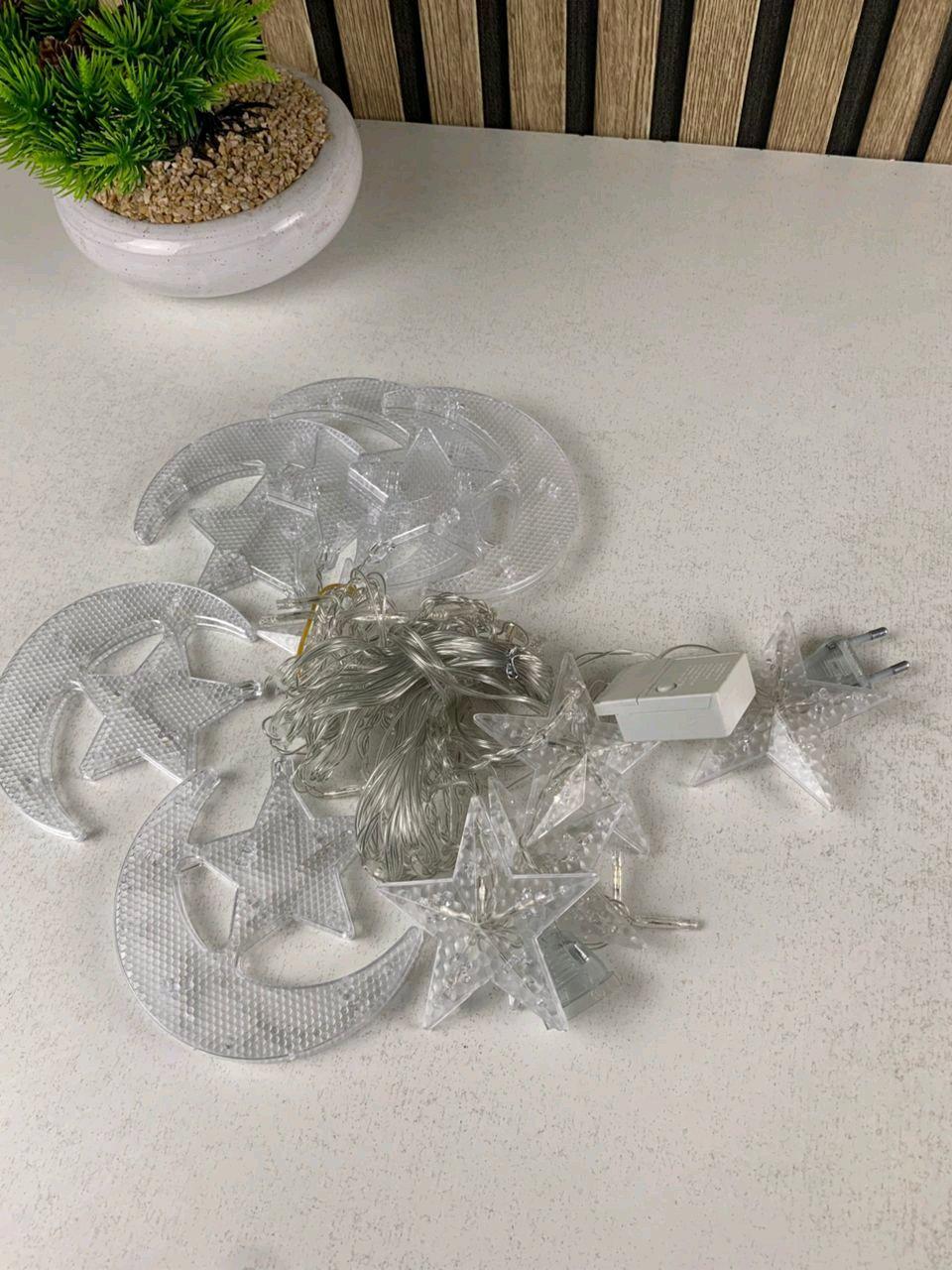 اضواء علي شكل هلال ونجمة