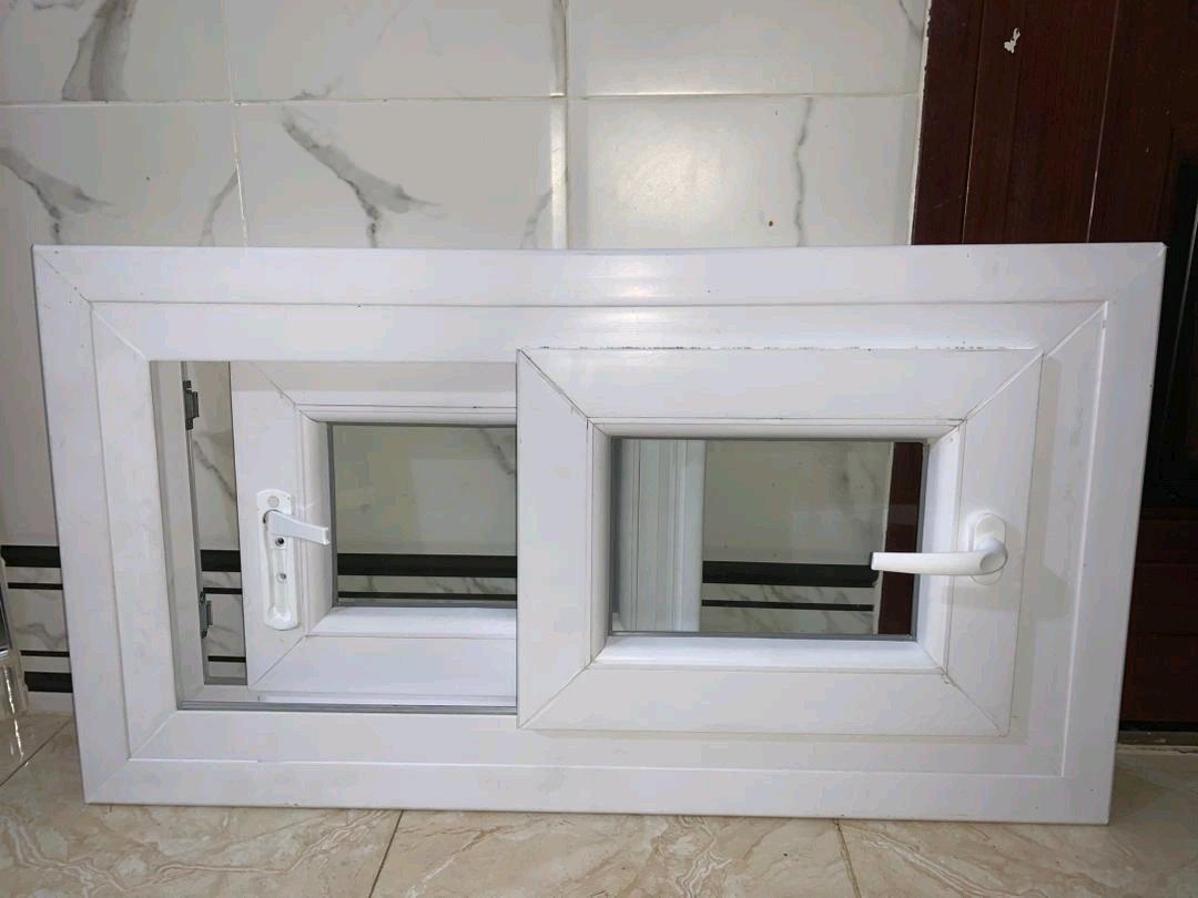 تاقة pvc 44cm l 88 cm - Les Eucalyptus, Alger - Tijelabin