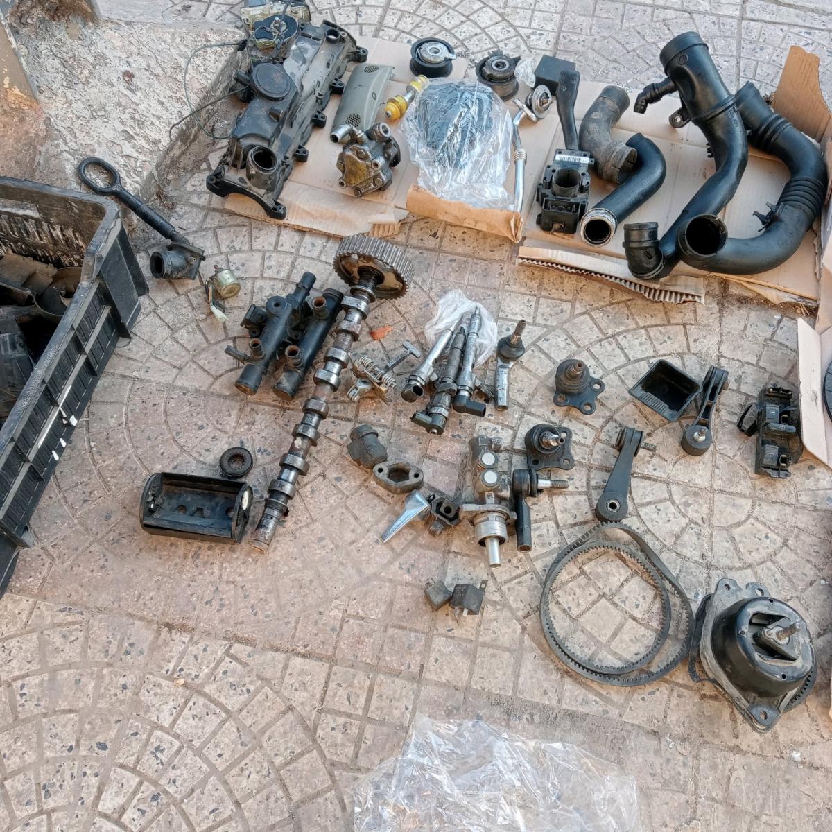 قطع غيار سيارة  قولف4 ورونو - Ain Fares, Mascara - Tijelabin