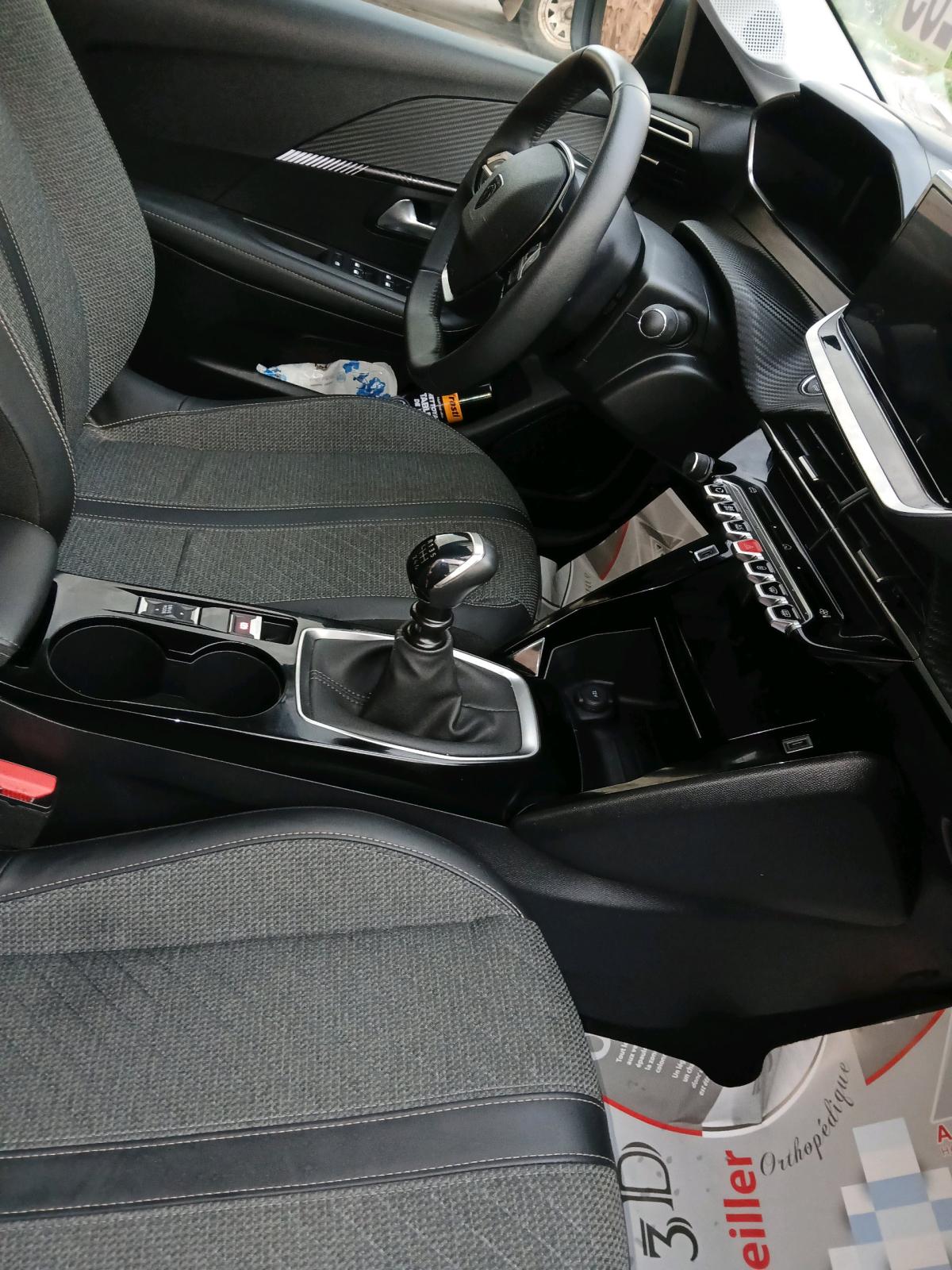 vente voiture peugout 208 allure