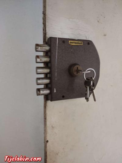 vends porte blindée للبيع باب حديد بلاندي