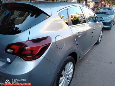 Opel Astra année 2017 machia 147000 - Thumbnail 5