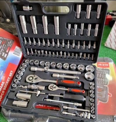 Caisse a outils 94 pices