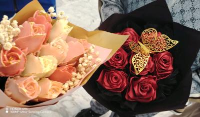 bouquet de fleur en chocolate et en satin - Thumbnail 2